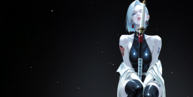 Блондинка с катаной на черном фоне